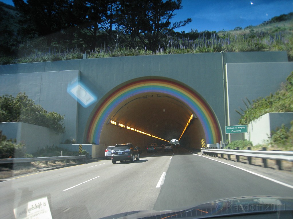 2011 Bay 2 Breakers Friday 0415.JPG - I was able to participate in the 100th annual running of the Bay to Breakers 12K race in San Francisco California. A weekend for sightseeing and racing.